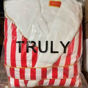 Truly Beauty robe